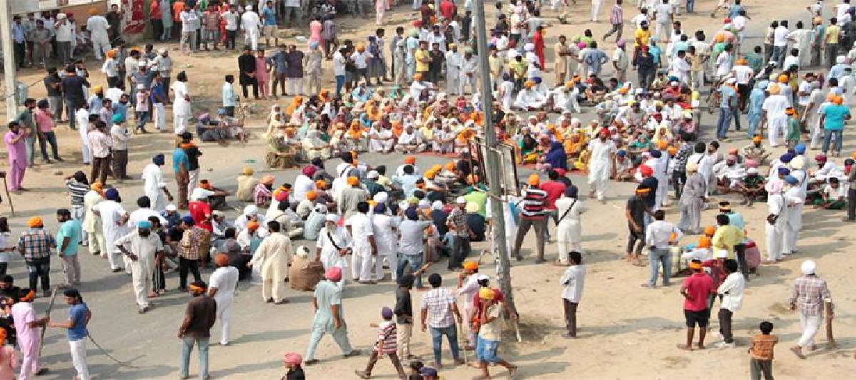 Kashmir Sikh group protests Granth Sahibs alleged desecration
